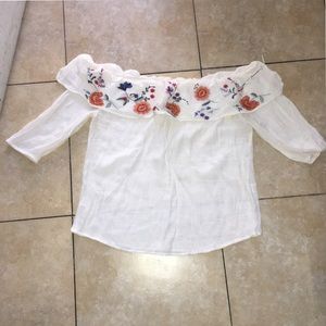 White off the shoulder blouse 🤍🌺